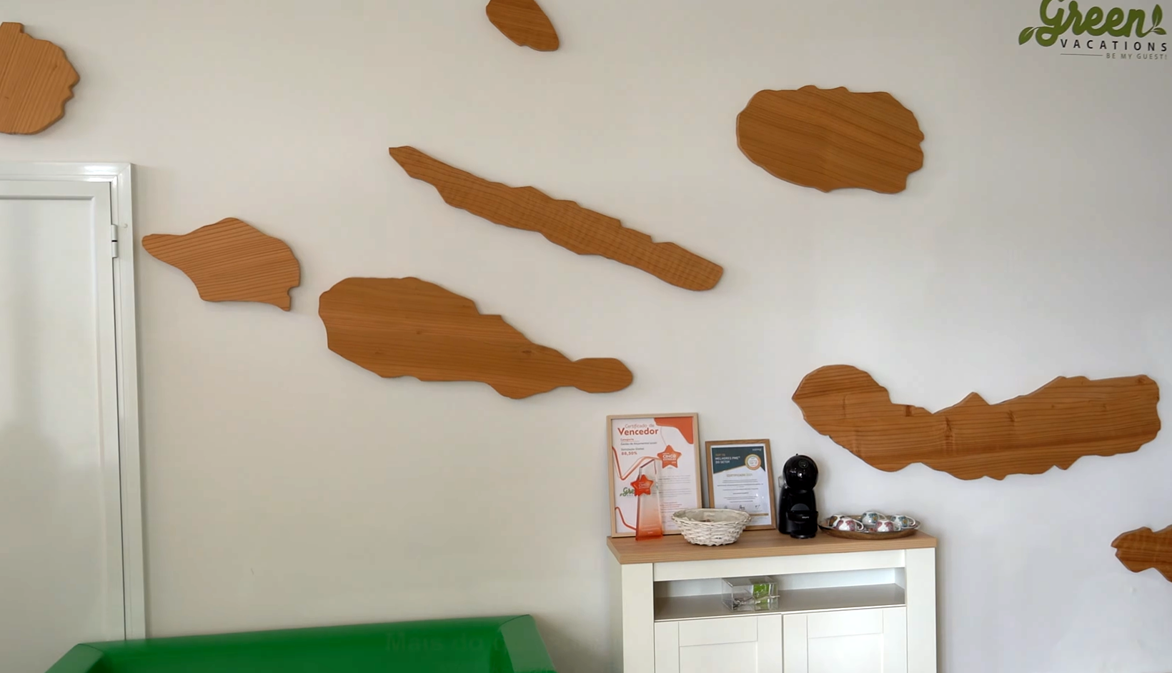 Green Vacations – Local Accommodation and Tourist Activity Management